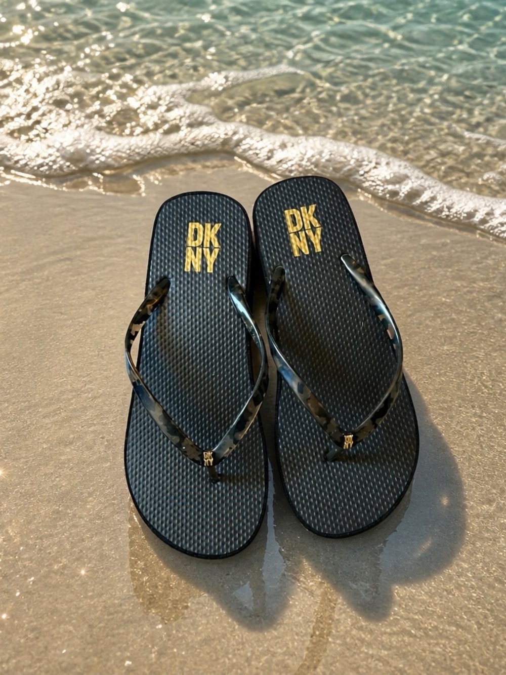 DKNY Women’s Black Flip Flop Sandals - 9